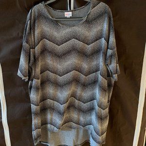 EUC LuLaRoe Irma -XL - Black White Chevron Pattern